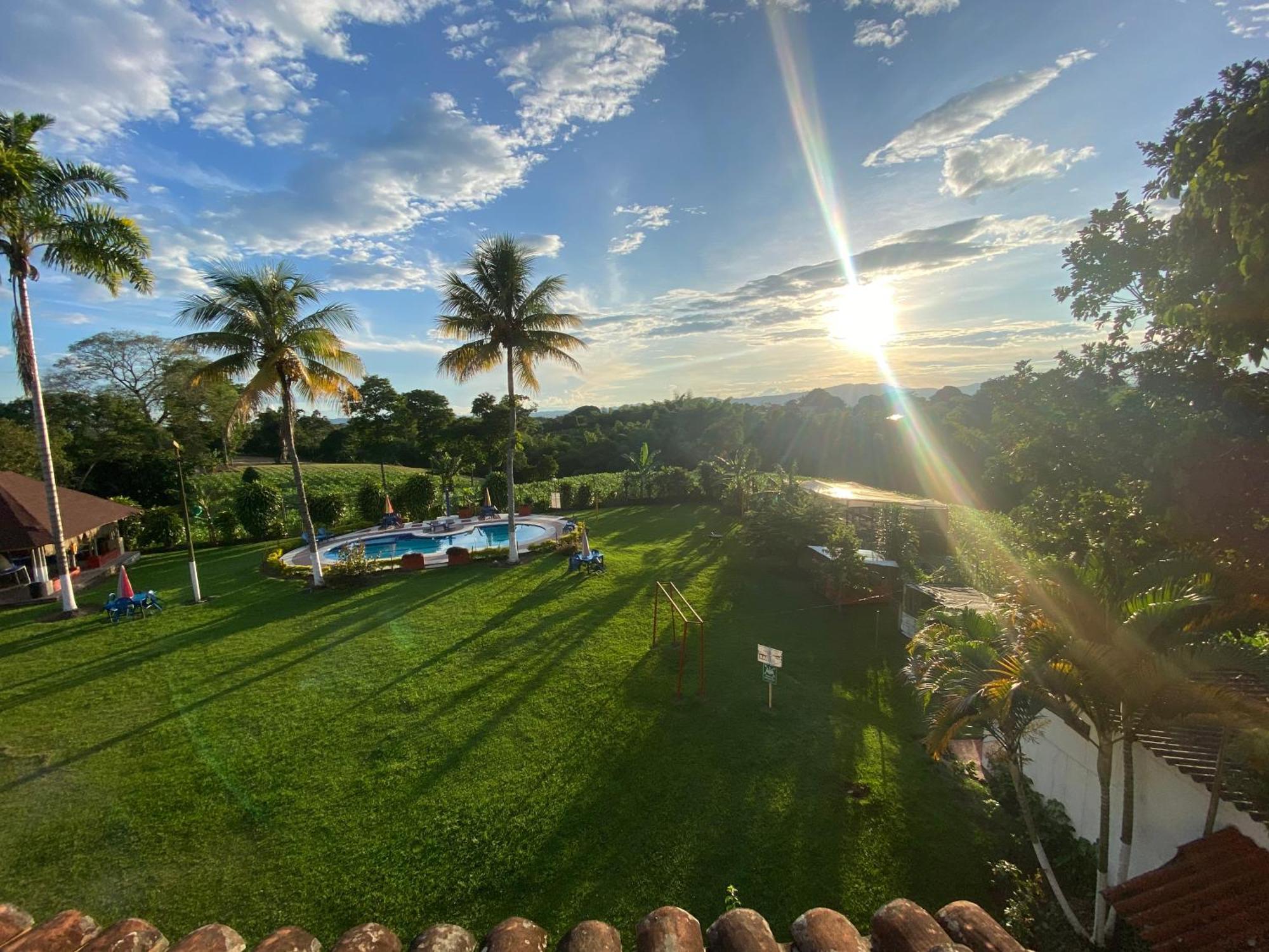 Finca Hotel Los Cocos Montenegro Exterior photo